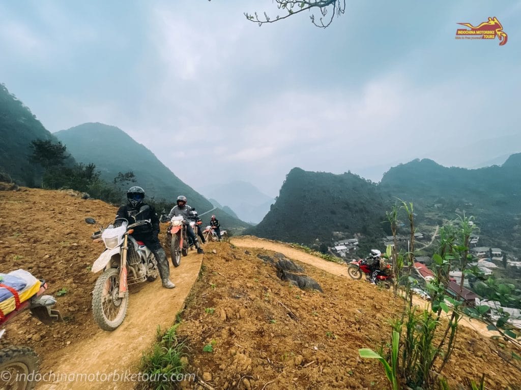 Single Dirt-Track Motorbike Tour in Ha Giang