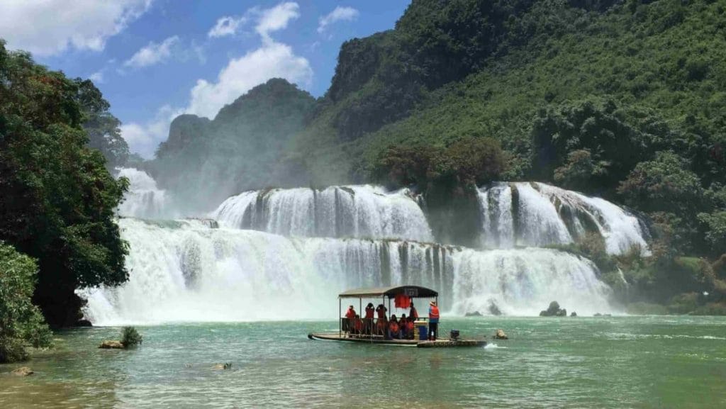 The majestic beauty of Ban Gioc Waterfall The majestic beauty of Ban Gioc Waterfall