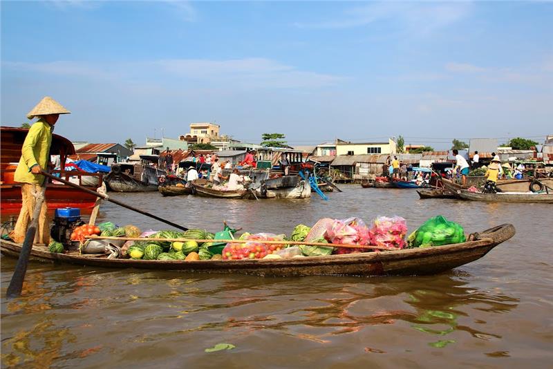 Vietnam Motorbike Tours to Mekong Delta & Da Lat, Bao Loc, Lam Dong: BOAT TRIP TO CAI RANG FLOATING MARKET - CAN THO MOTORCYCLE TOURS TO SAIGON