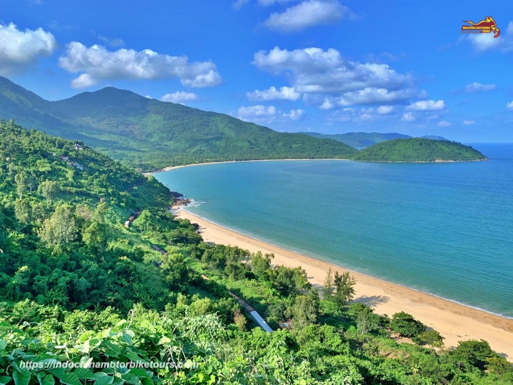 Hue motorbike tour to  Hoi An via Hai Van Pass