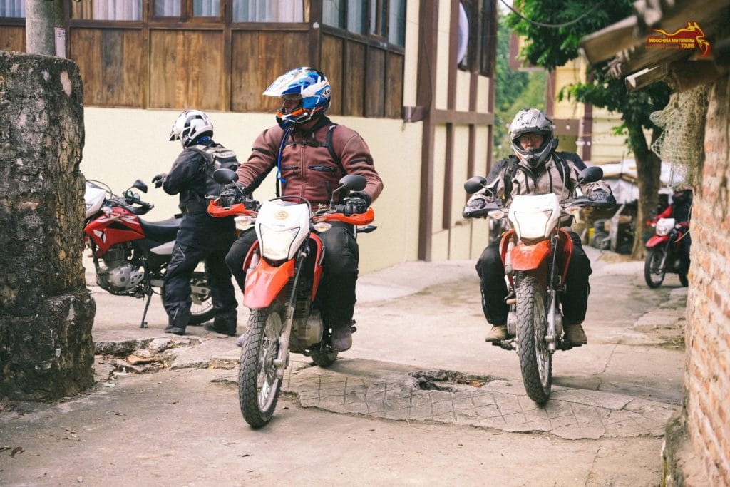 LUC YEN MOTORBIKE RIDE TO VU LINH