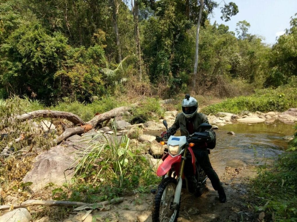 Hue motorbike tour to A Luoi and Prao