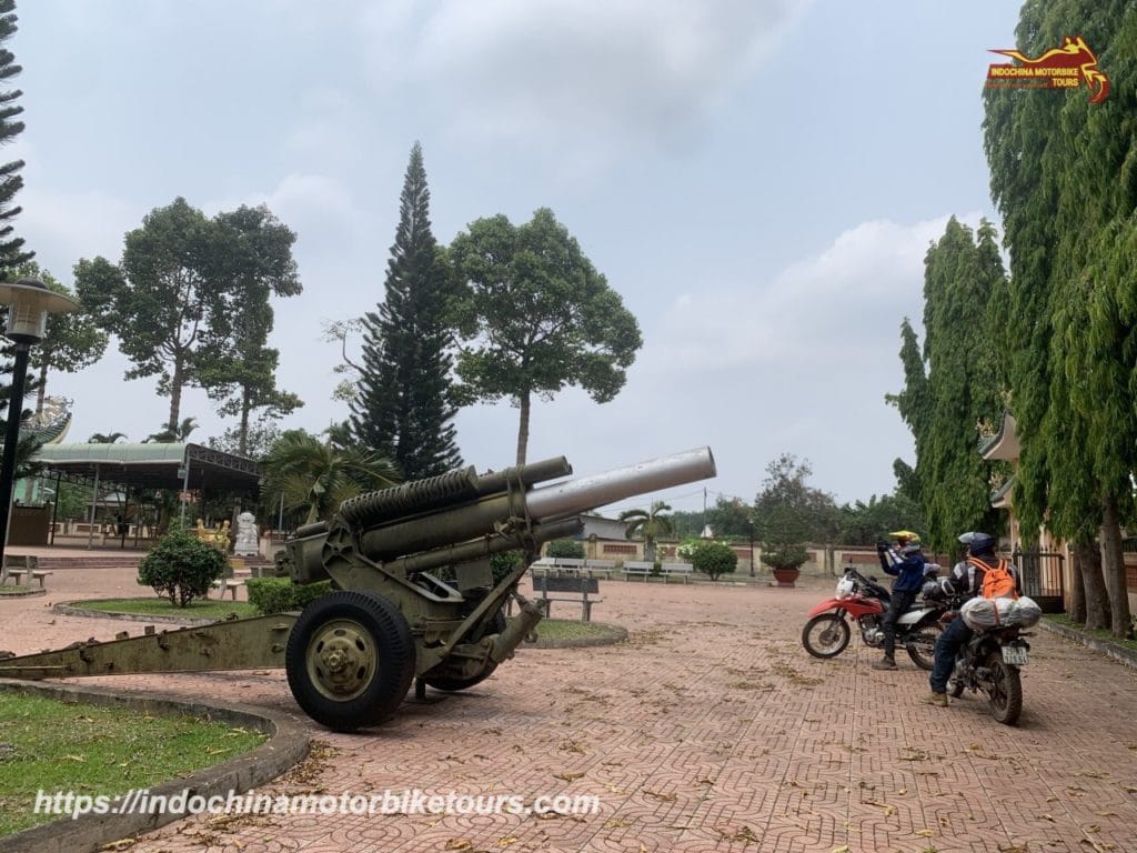 Khe Sanh motorbike tour to Phong Nha