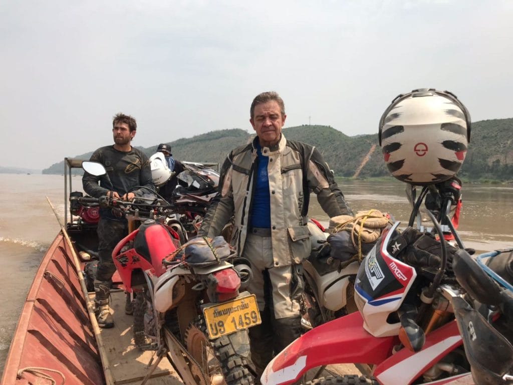 Hanoi Motorbike Tour to Vientiane, Luang Prabang, Phonesavanh till Hoi An