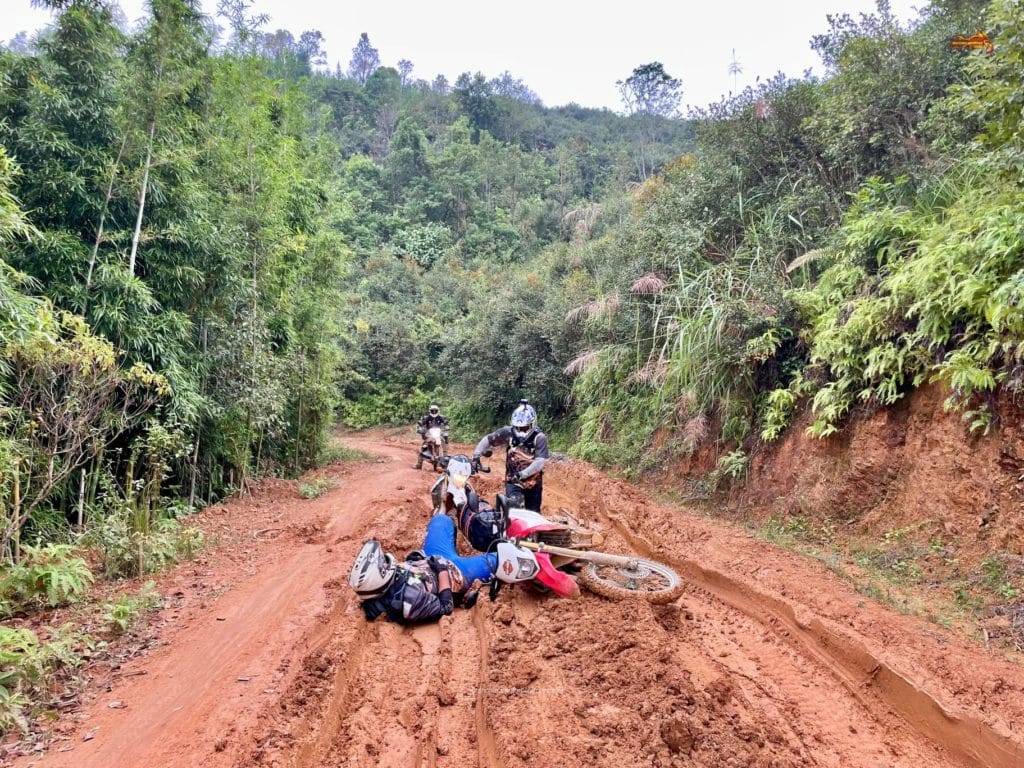 How to Ride Your Vietnam Motorbike Tour Safely?