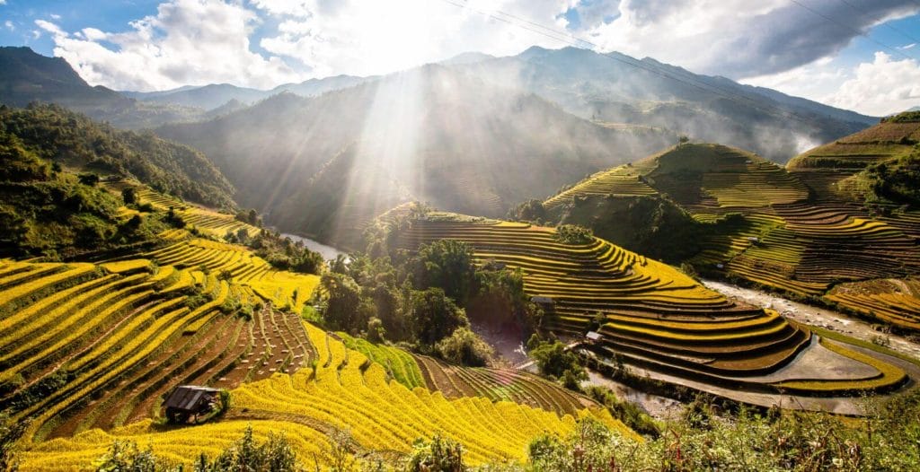 Vietnam Dirt Bike Tour to Ha Giang via Thac Ba, Bac Ha, Ba Be