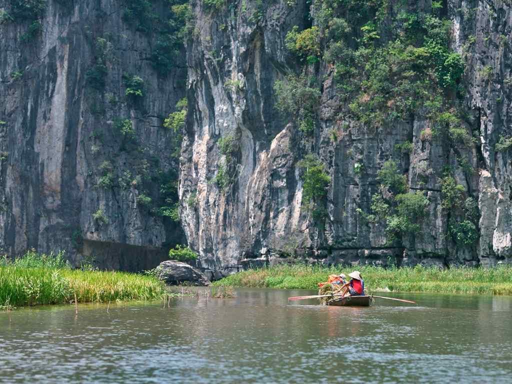 Vietnam Motorbike Tour to Mai Chau, Cuc Phuong, Hoa Lu & Tam Coc: Ninh Binh Motorbike Tours back to Ha Noi