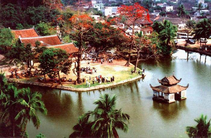 Hanoi Motorbike Tour to Van Phuc Silk village & Thay, Tay Phuong Pagodas