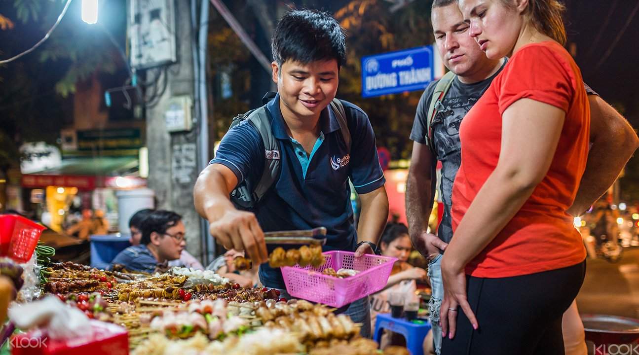 One Day Hanoi Motorbike Tours for Foods & Sightseeings