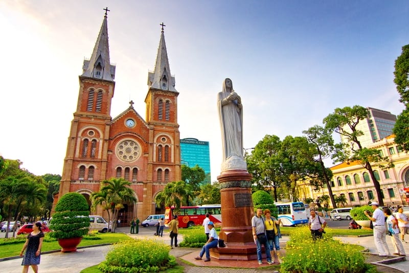 DOWNTOWN SAIGON MOTORBIKE TOUR