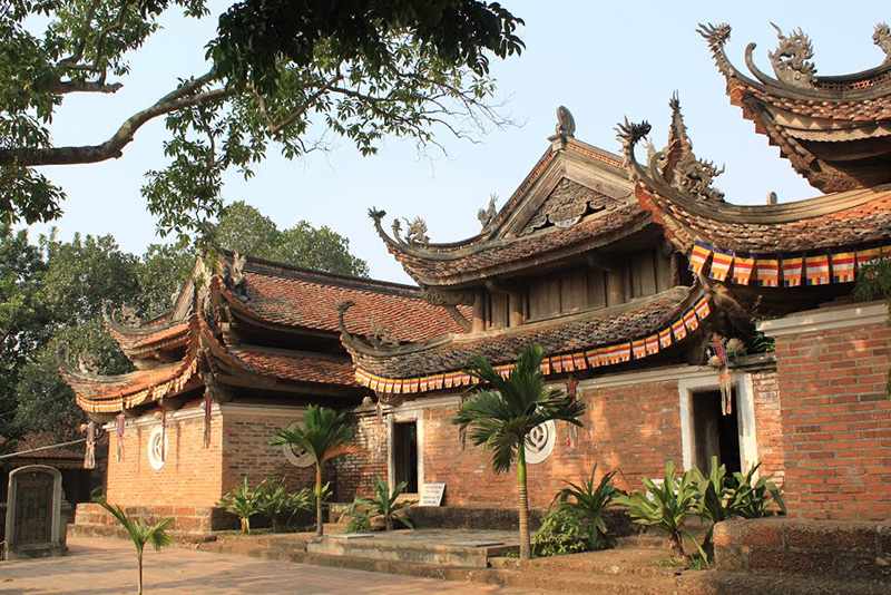 HANOI MOTORBIKE TOUR TO DUONG LAM ANCIENT VILLAGE PLUS THAY AND TAY PHUONG PAGODAS