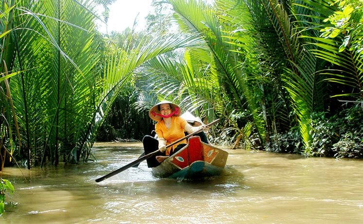 Vietnam Motorbike Tours to Mekong Delta & Da Lat, Bao Loc, Lam Dong: SAIGON MOTORCYCLE TOURS PASSING MY THO TO CAI BE