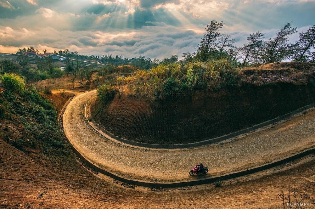 Y Ty - The clouds cover terraced rice fields