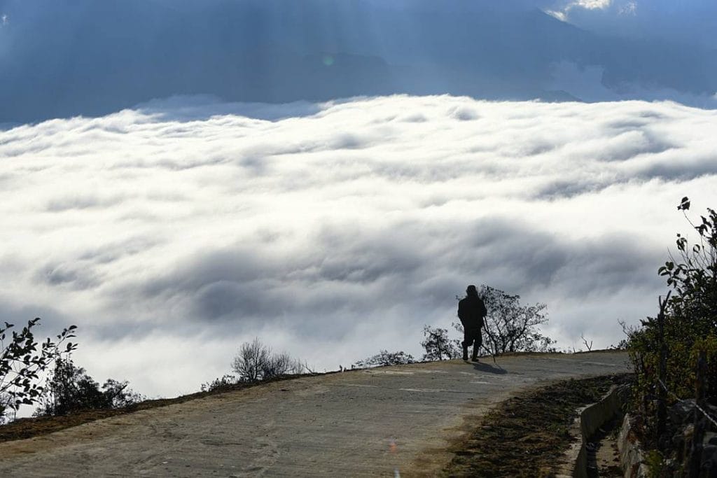 Y Ty - The clouds cover terraced rice fields