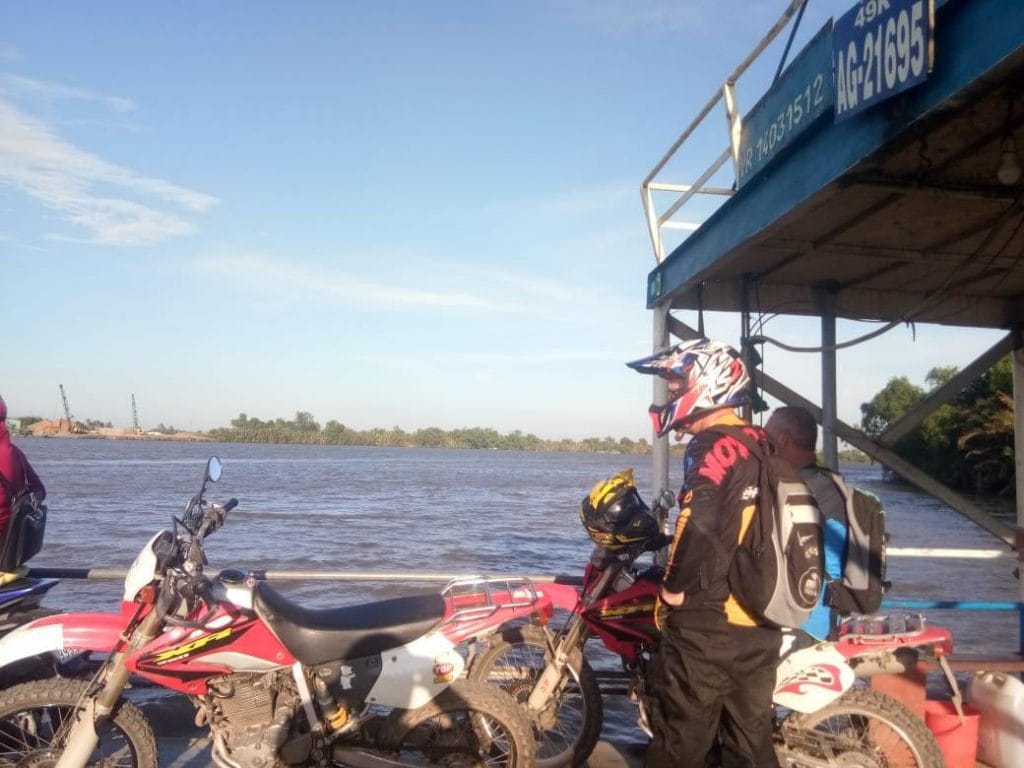 Vietnam Cambodia Combination Motorbike Tour from Saigon to Siemreap