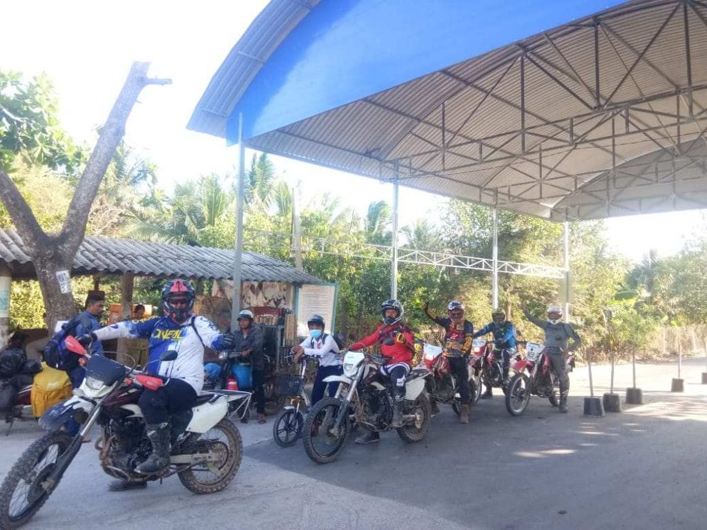 Vietnam Cambodia Combination Motorbike Tour from Saigon to Siemreap