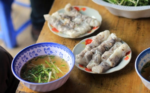 Banh cuon Trung (Steamed Rice Rolls with Egg)