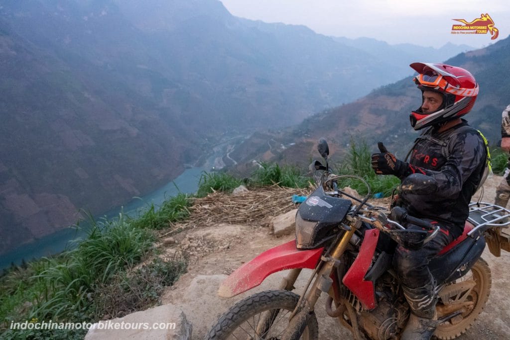 What To See in Ma Pi Leng pass While Riding Motorcycles