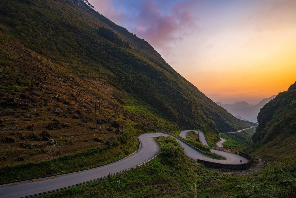 Ha Giang Loop Motorbike Tour via Du Gia, Dong Van, Meo Vac, Yen Minh