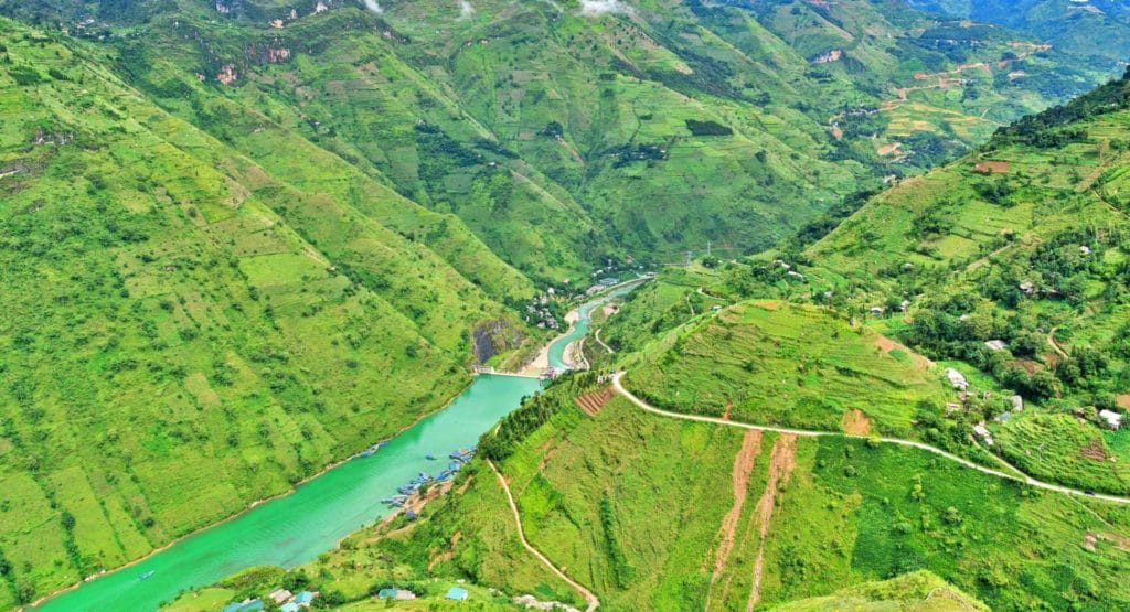 What To See in Ma Pi Leng pass While Riding Motorcycles