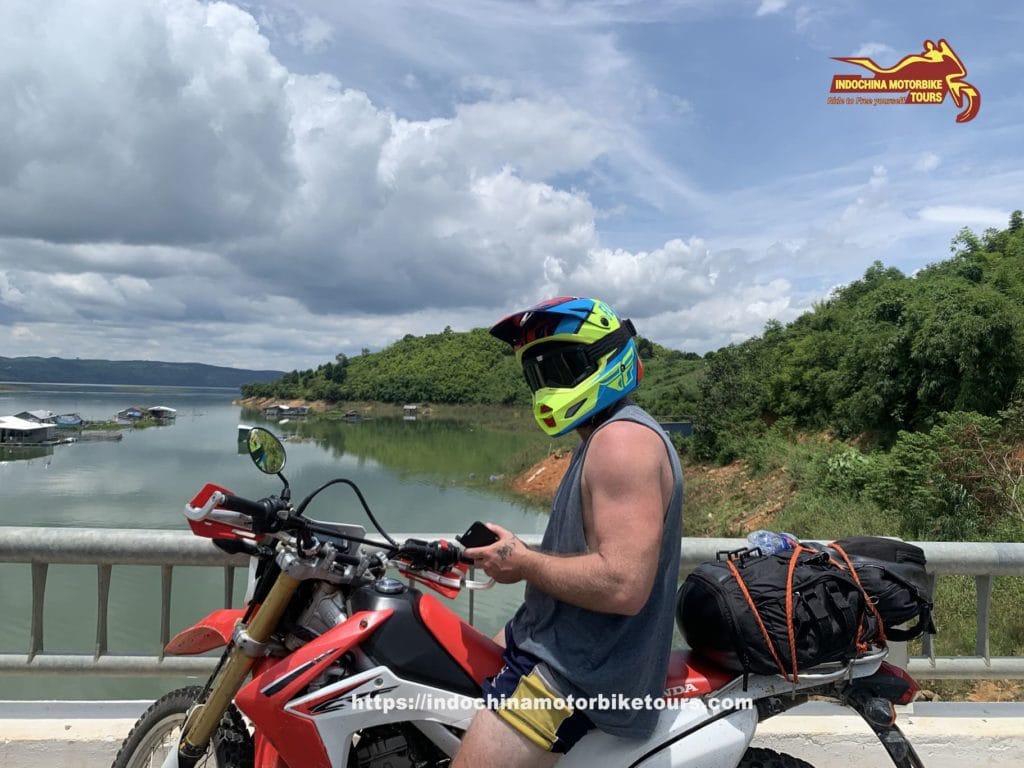 Cu Jut motorbike tour to Lak Lake