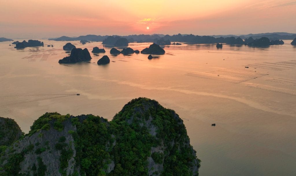 Top 6 Reasons to do a loop motorbike tour from Hanoi to Halong Bay then Ninh Binh