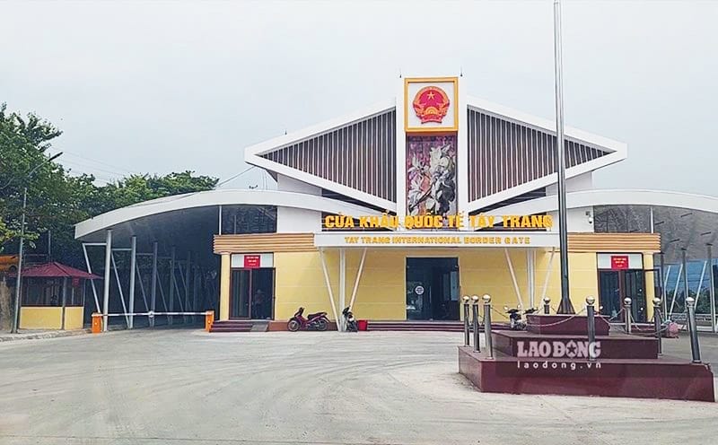 border gates in between Vietnam and Laos - Tay Trang Border Gate