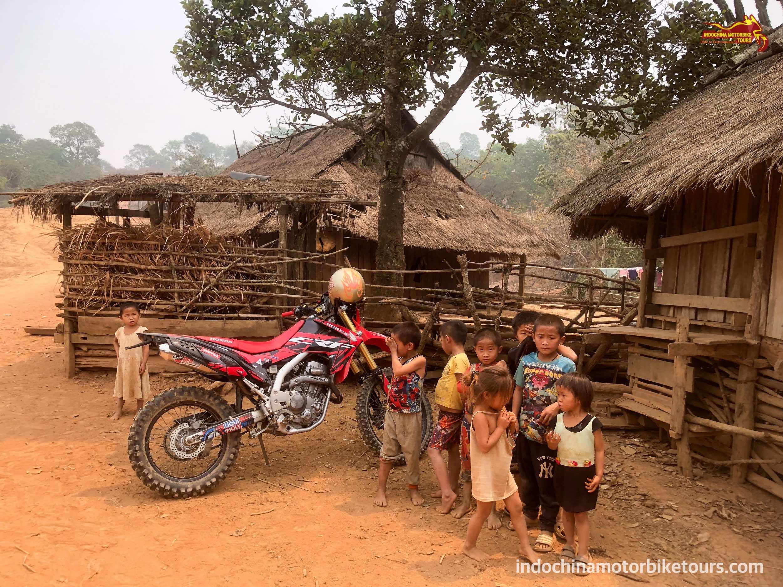 Top-Notch Laos Northern Motorbike Loop Tour via Muangkhua, Pakbeng and Sayaboury